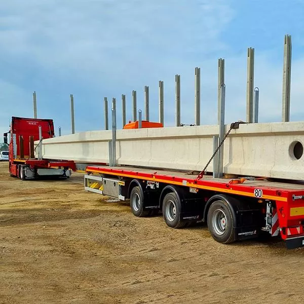Standard Beam Transport Semi-Trailers များသည် ကြီးမားသော ကုန်တင်သယ်ယူပို့ဆောင်ရေး အန္တရာယ်များနှင့် ရေယာဉ်လည်ပတ်မှုကုန်ကျစရိတ်များကို မည်သို့လျှော့ချနိုင်သနည်း။